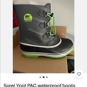 New in box SOREL Yoot PAC waterproof boots size 7